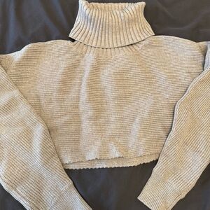 L’academie maven crop gray funnel turtle neck sweater small